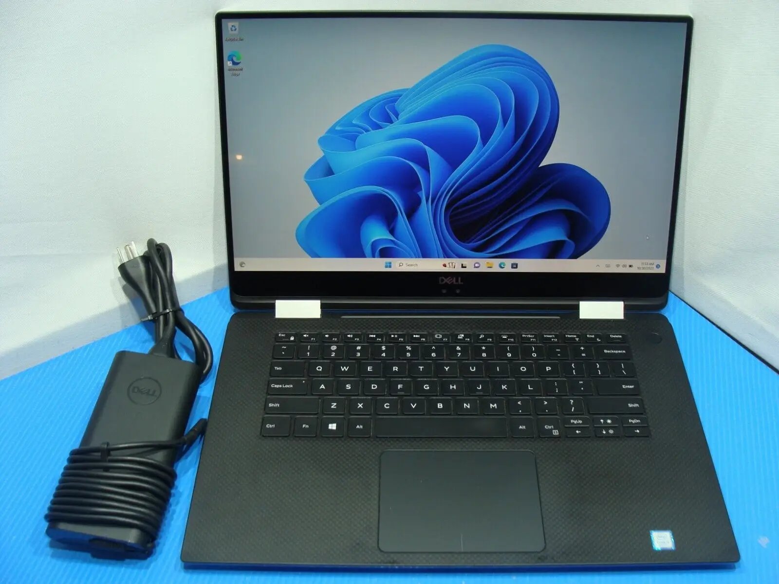 Dell XPS 15 9575 2-in-1 Touchscreen i5-8305G Vega M GL Graphics 2.8GHz