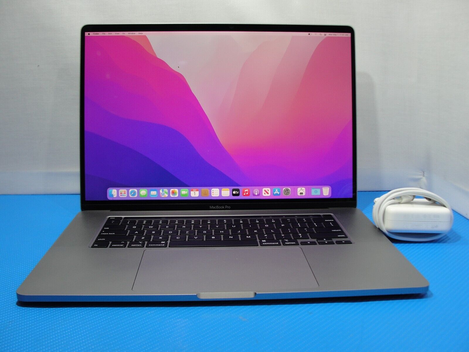 MacBook Pro Touh Bar 16 2019 32 Go Ram 1To SSD AMD Radeon 5600M – neuf –  Garantie - Macdeal