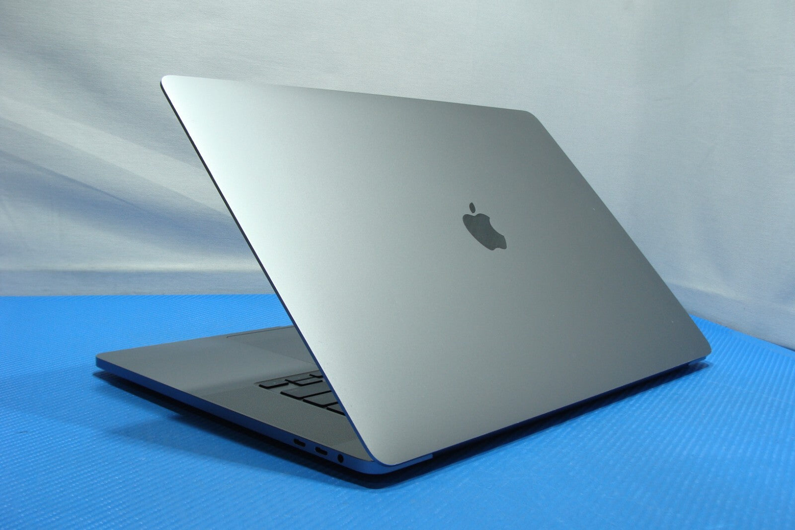 Apple MacBook Pro A2141/ BTO (2019) 16