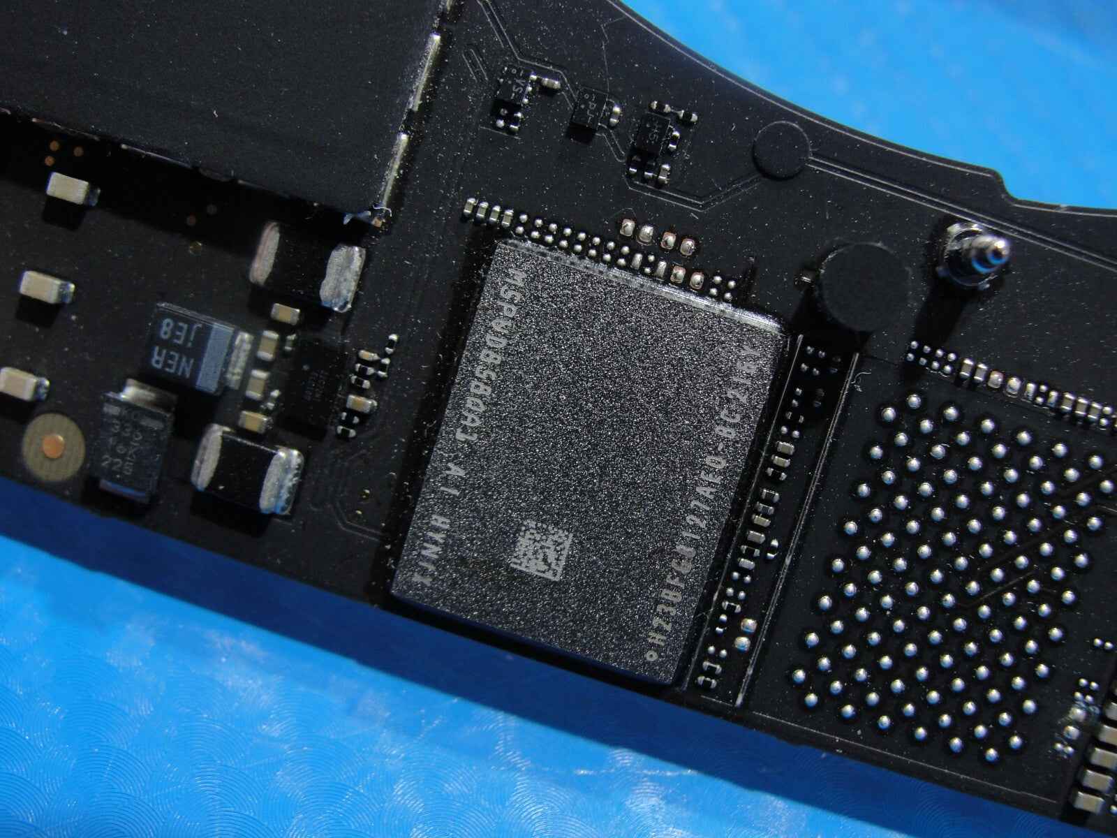 MacBook Pro A2442 14