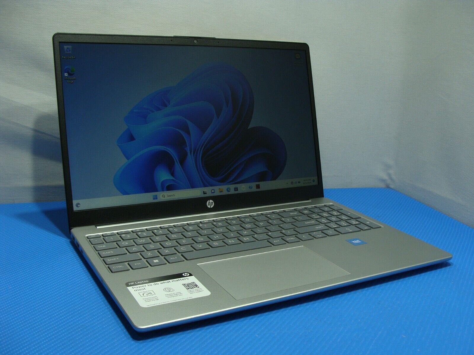 HP Laptop 15-fd0081wm 15.6