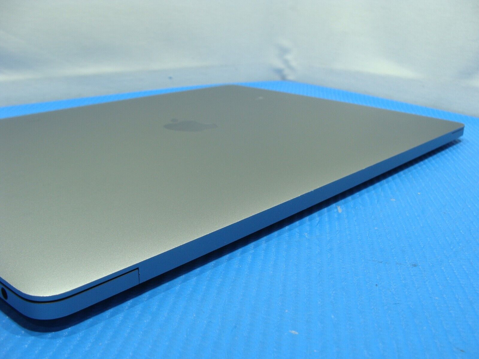 Apple MacBook Pro A1990 (2019) 15