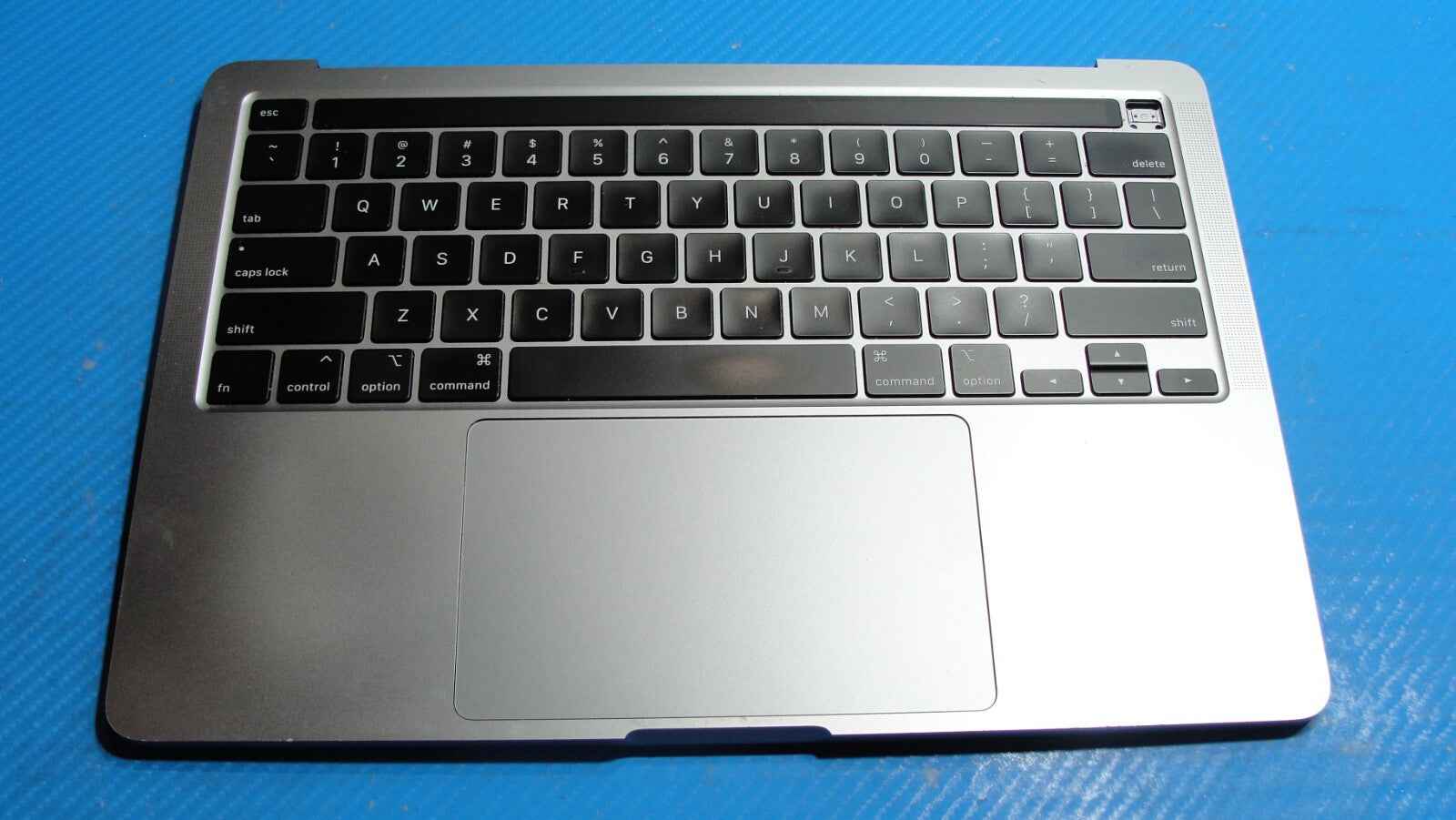 MacBook Pro A2251 13