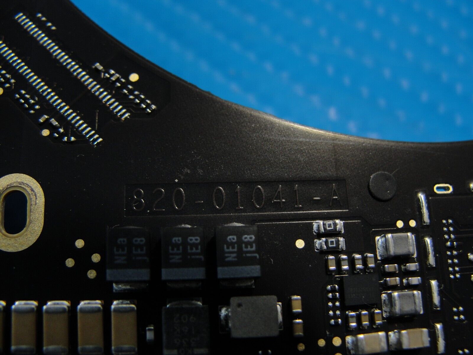 MacBook Pro A1990 15