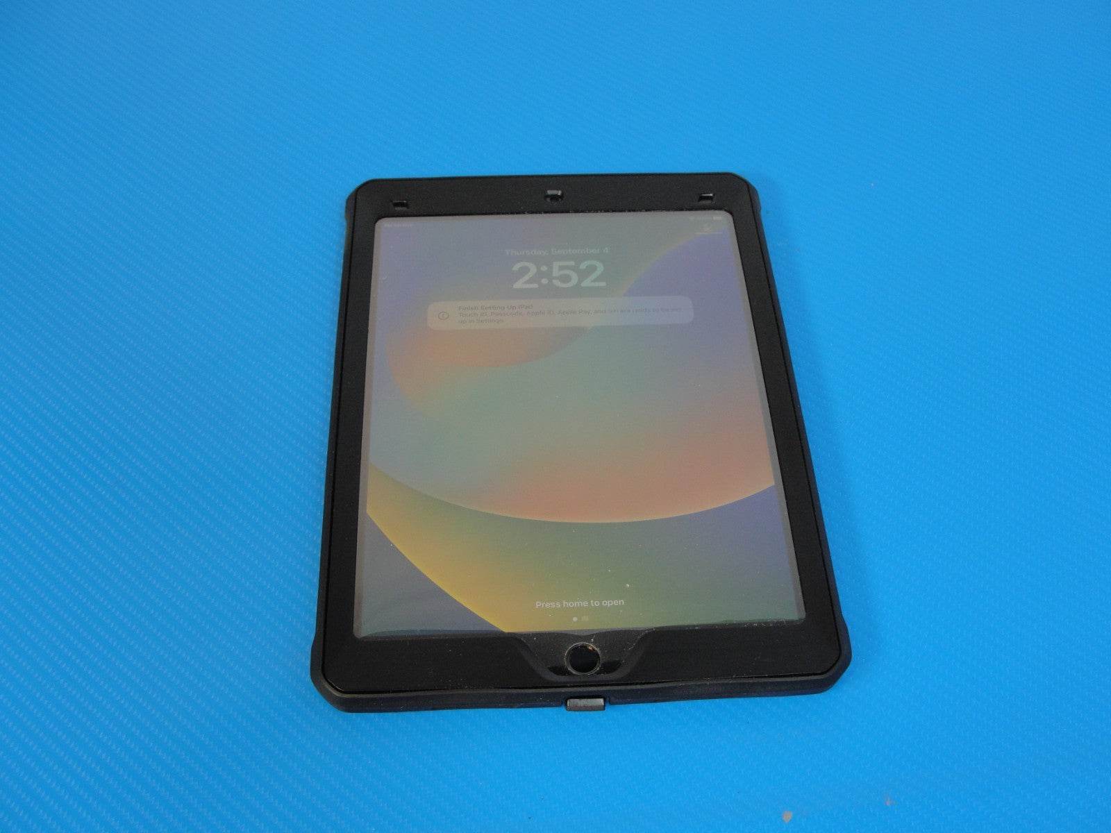 Apple iPad Pro 1st Gen 9.7in 128GB Wi Fi + 4G Space Gray Verizon +Bundle /READ - Tested Computer Laptop Parts