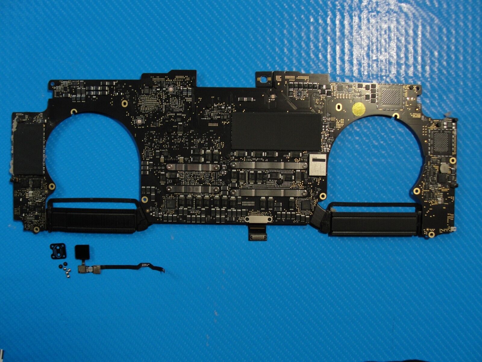 MacBook Pro A1990 15