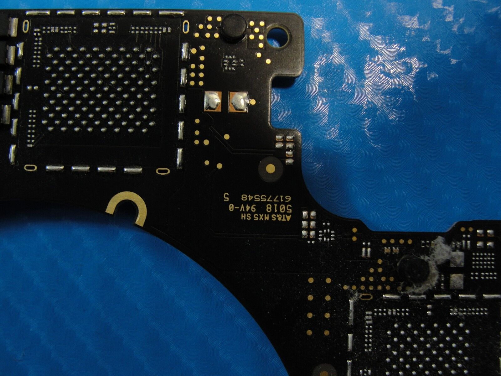 MacBook Pro A1990 15