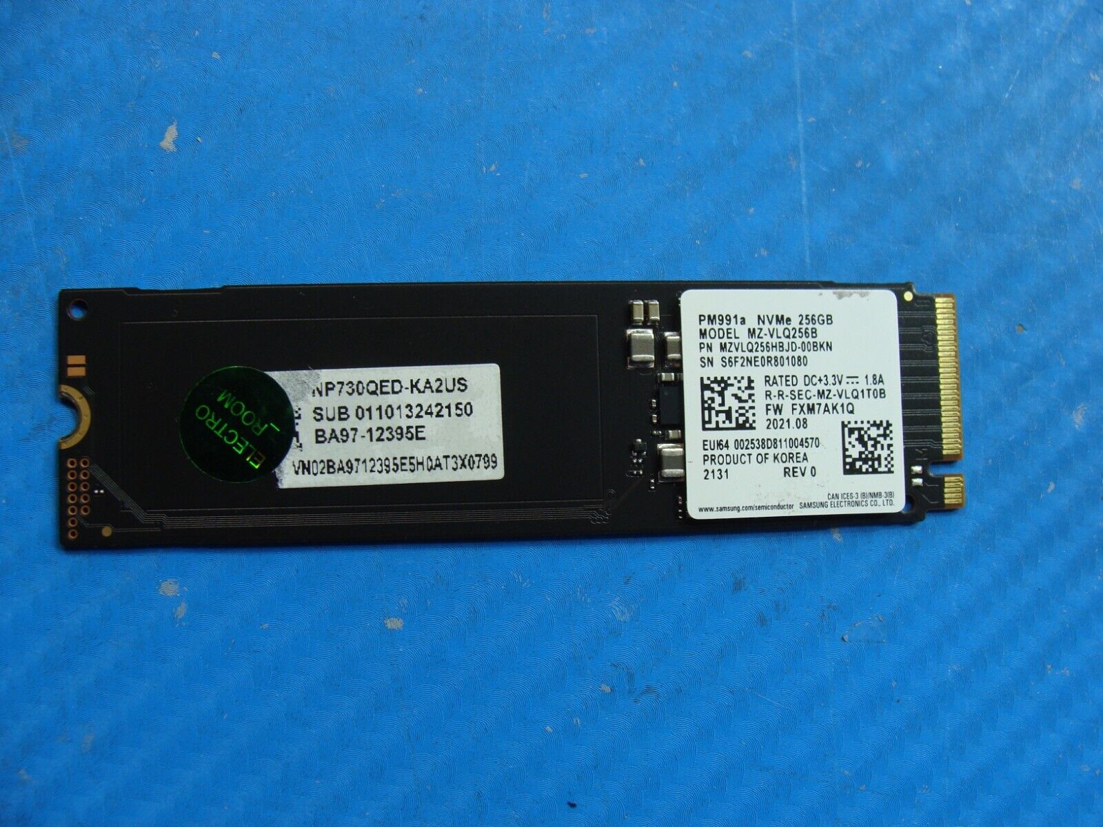 Samsung NP730QED-KA2US Samsung 256GB NVMe M.2 SSD Solid State Drive MZ-VLQ256B