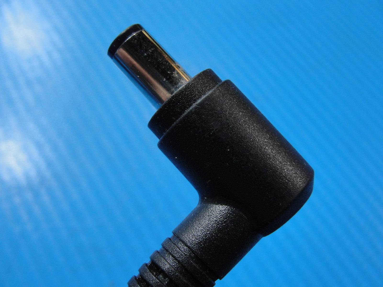 135W Delta Electronics AC Adapter 19.5V 6.92A 7.4mm× 5.0mm Tip with Center Pin - Tested Computer Laptop Parts