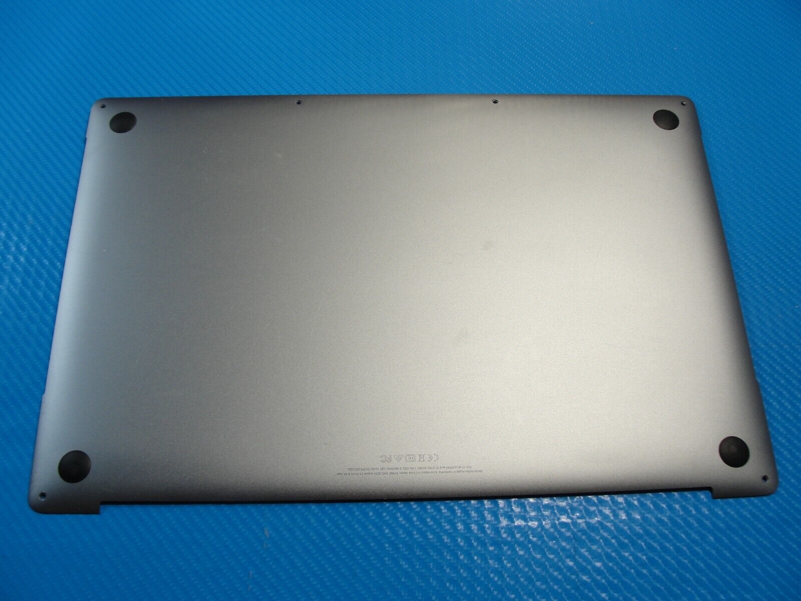 MacBook Pro A1990 15