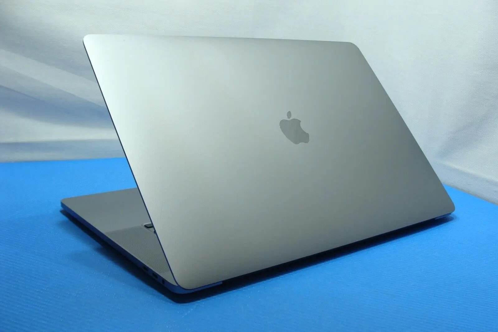 Apple MacBook Pro A2141 (2019) i9-9880HK 2.4GHz 16GB 1TB Pro 5500M 4GB 40cycles - Tested Computer Laptop Parts