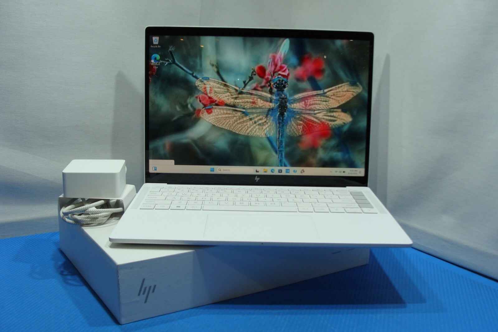 HP Dragonfly Pro One 14