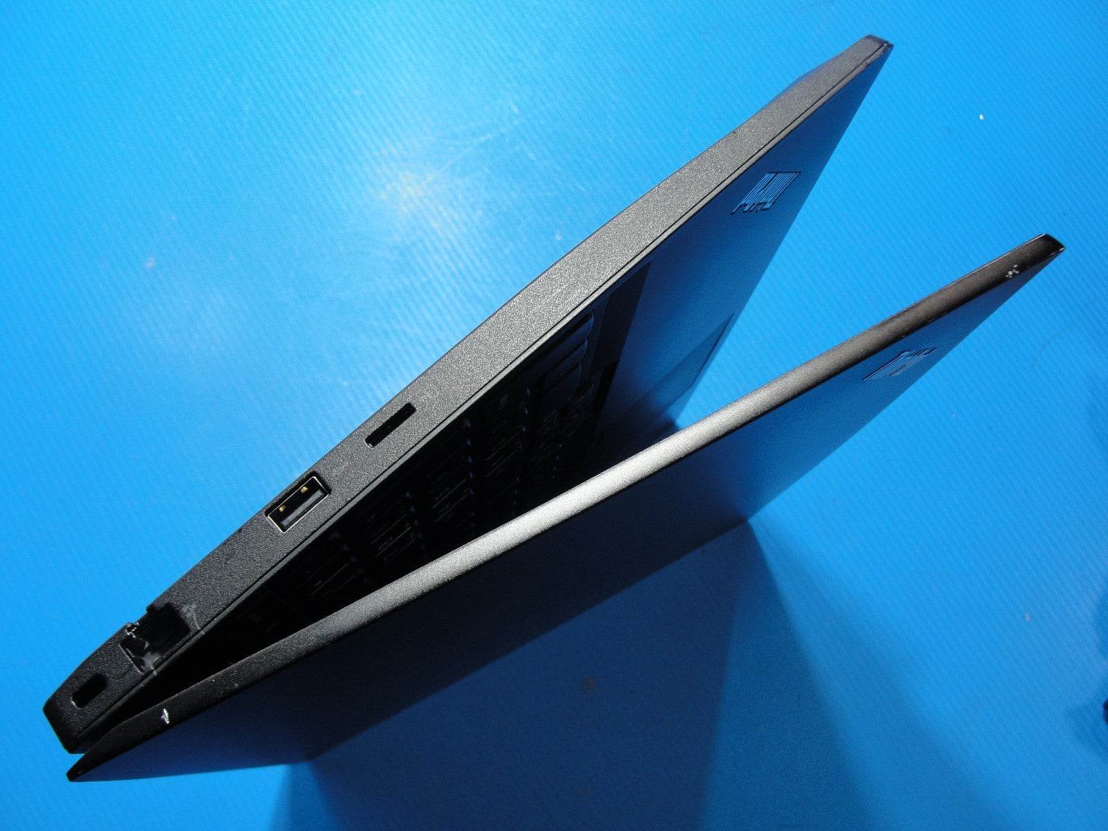 Lenovo ThinkPad E585 15.6” HD AMD Ryzen 3 2200U 2.5GHz 4GB 256GB+Original Charge - Tested Computer Laptop Parts