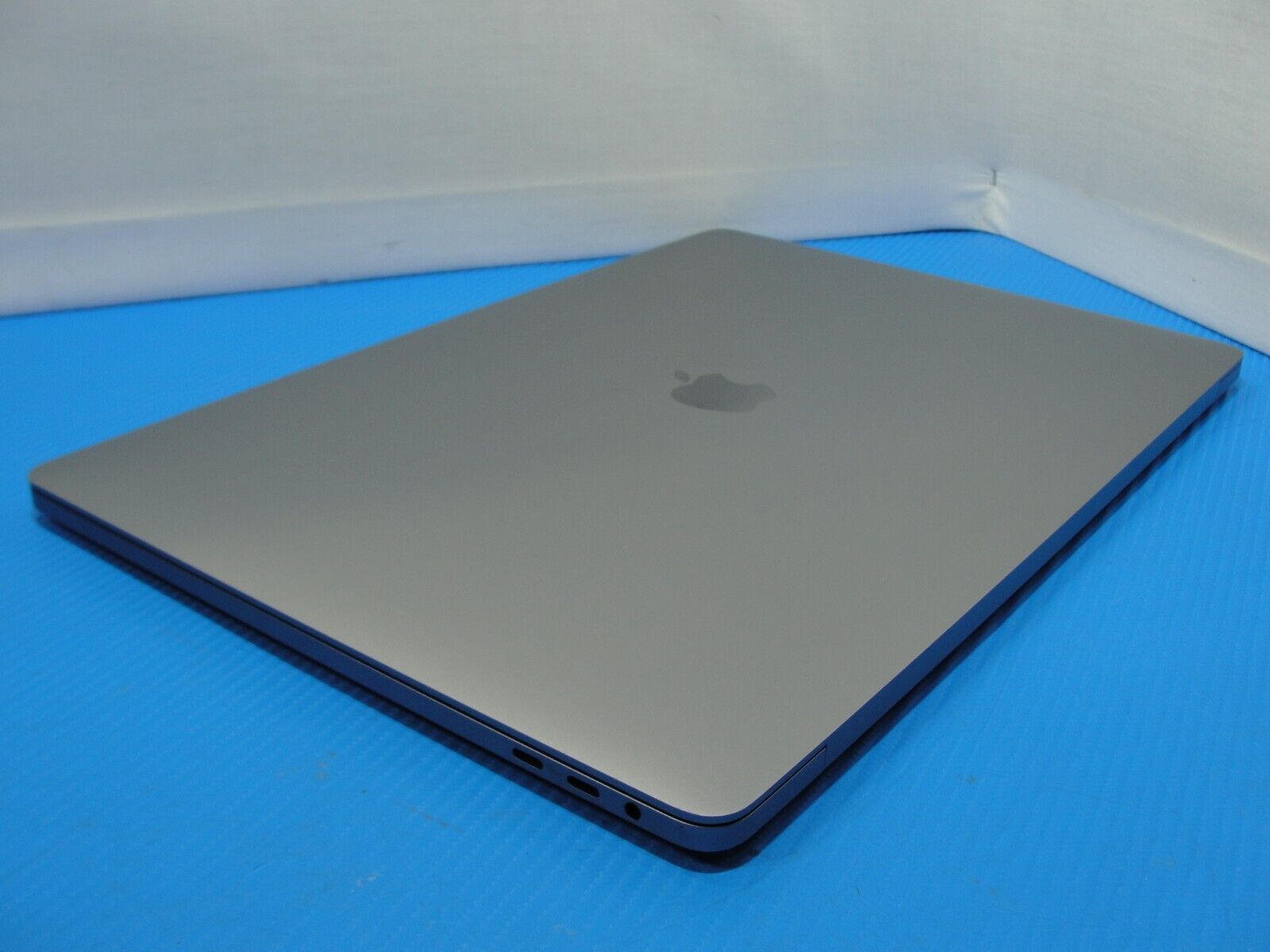 20 cycle Apple MacBook Pro 16