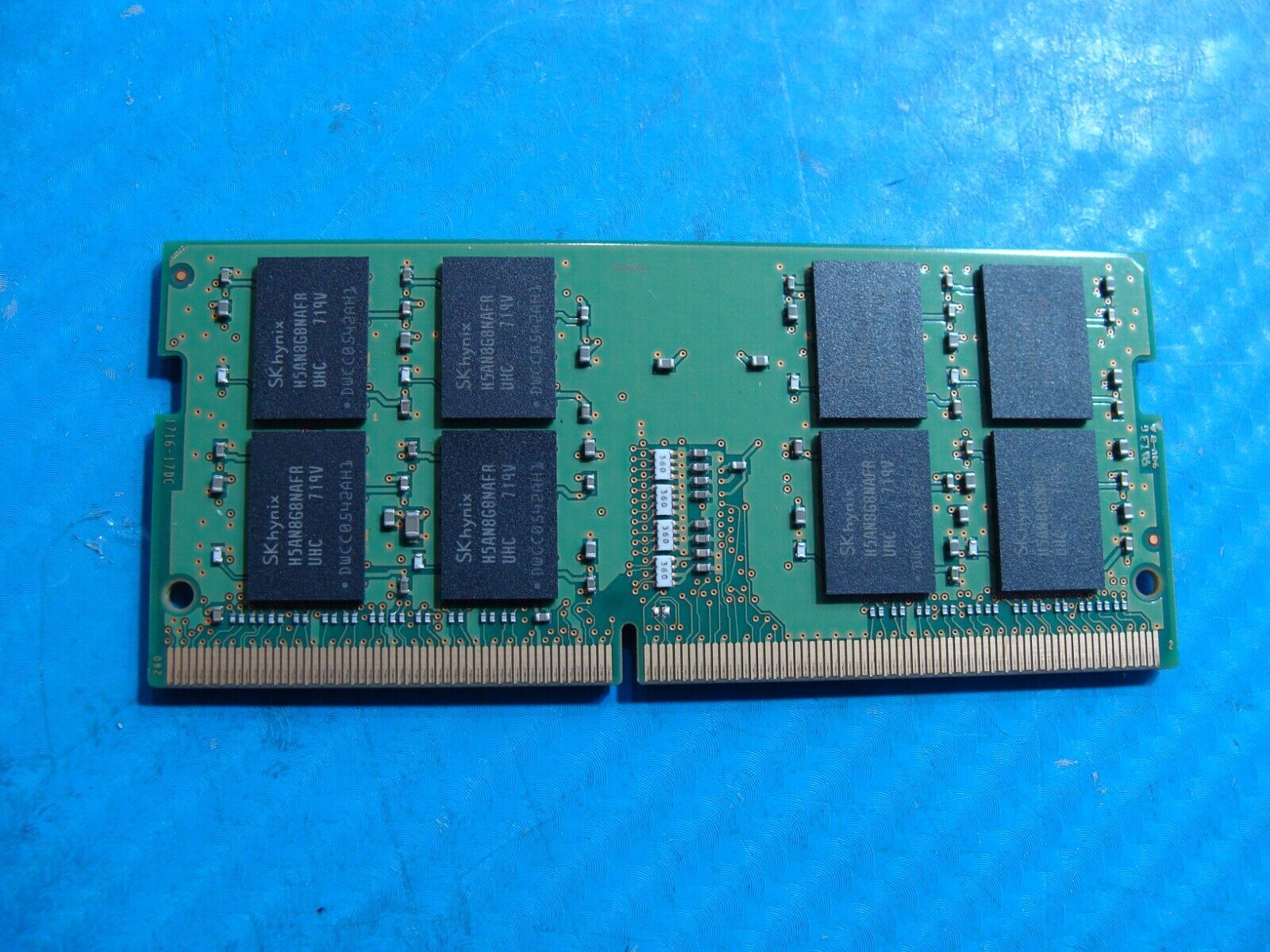 Dell 15 9560 SK hynix 16GB 2Rx8 PC4-2400T Memory RAM SO-DIMM HMA82GS6AFR8N-UH