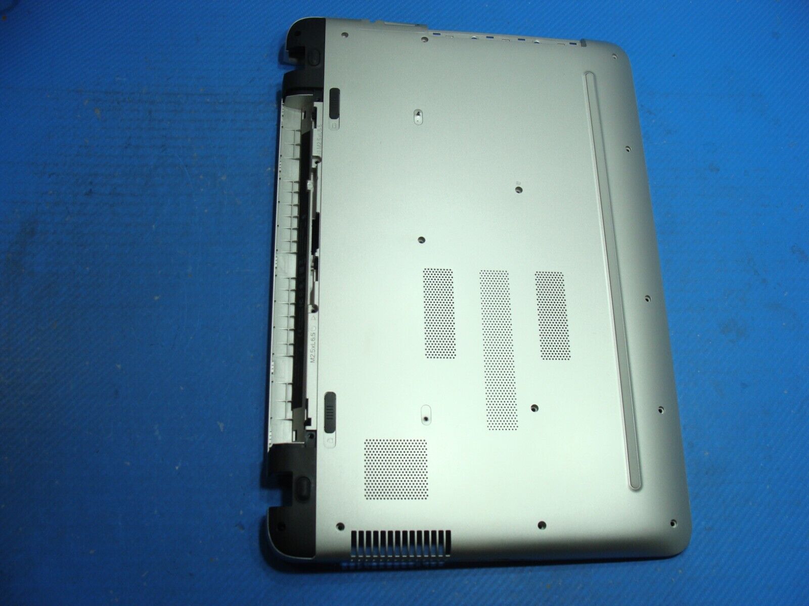HP Pavilion 17.3” 17-g173ca OEM Laptop Bottom Case Silver EAX18007050 Grade A