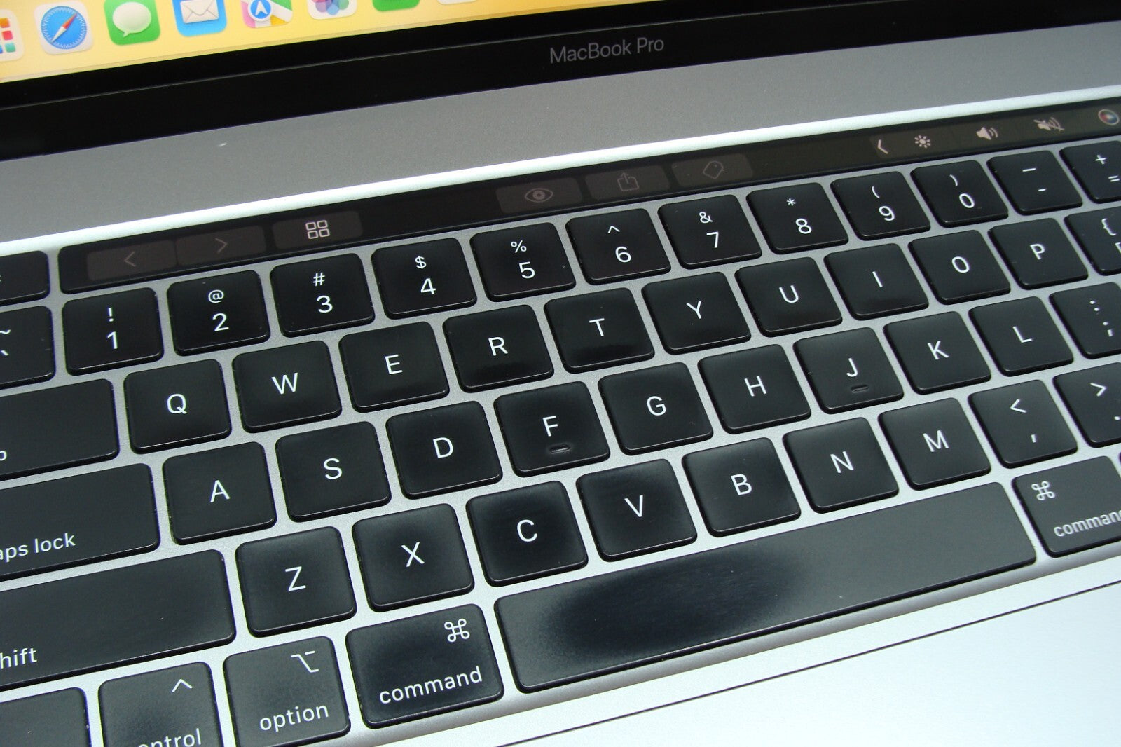 Apple MacBook Pro A2141/ BTO (2019) 16