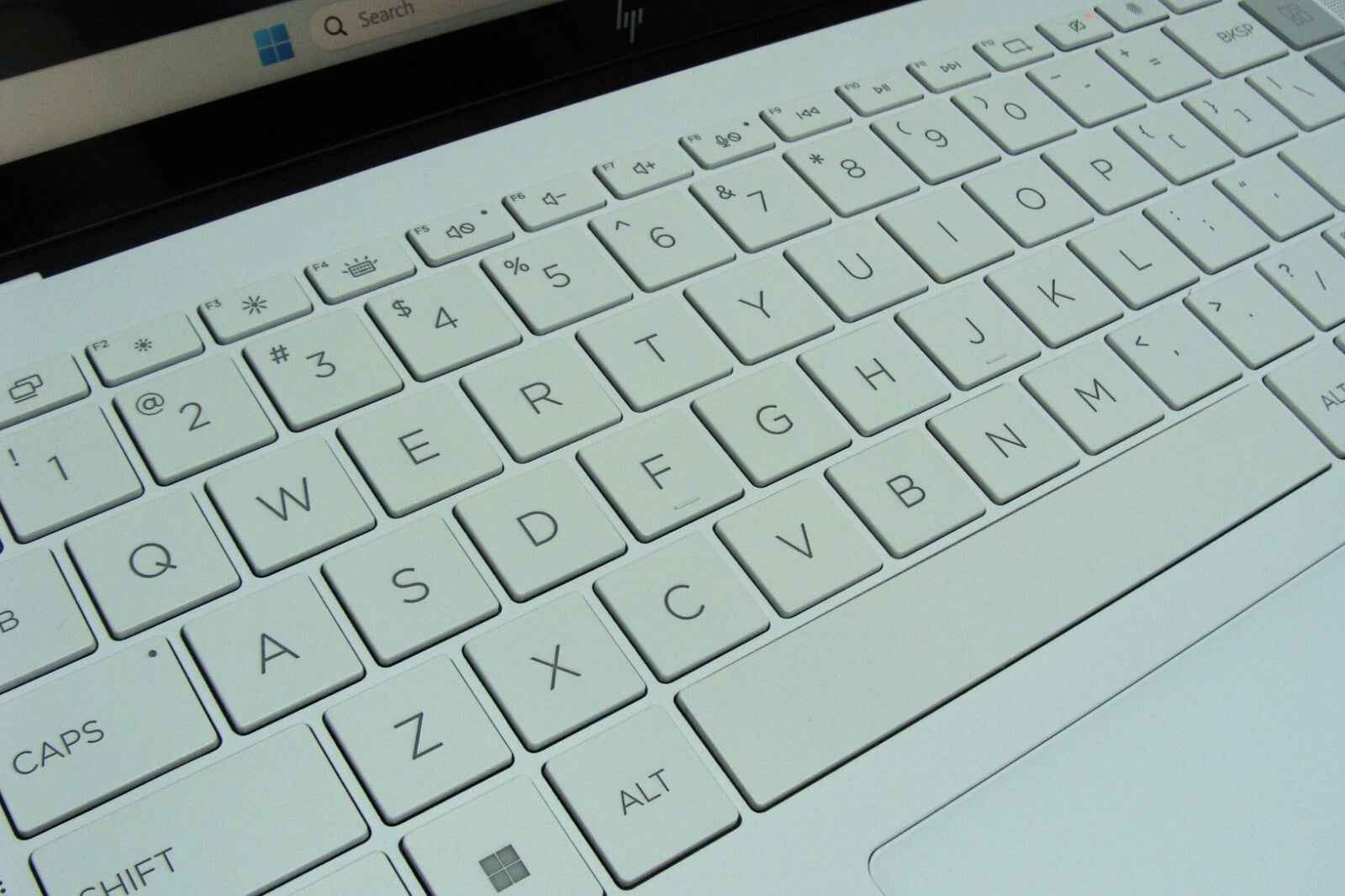 HP Dragonfly Pro One 14