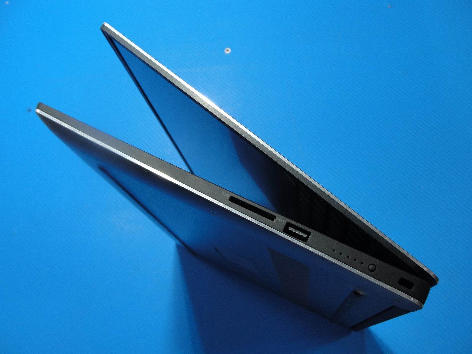 Dell XPS 9560 15”FHD i7-7700HQ 2.8GHz 16GB 512GB SSD NV GTX 1050+Charger - Tested Computer Laptop Parts