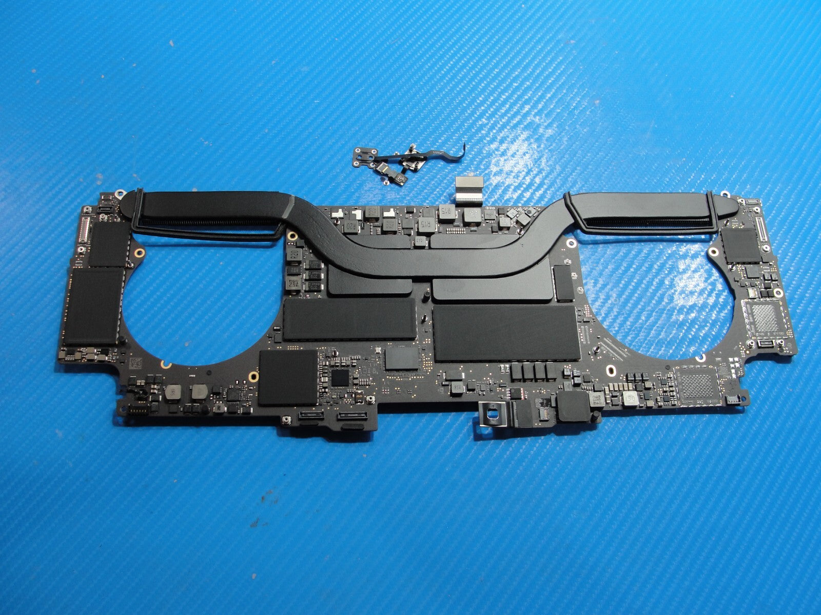 MacBook Pro A1990 15