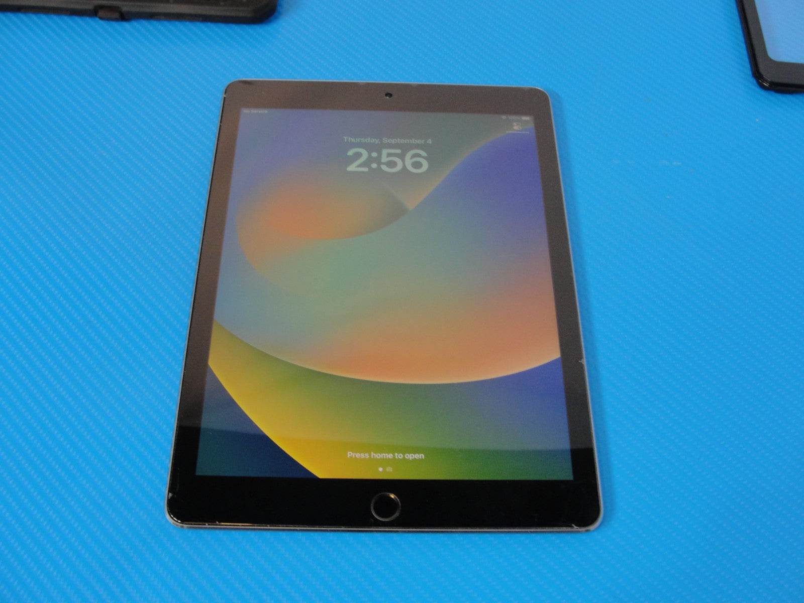 Apple iPad Pro 1st Gen 9.7in 128GB Wi Fi + 4G Space Gray Verizon +Bundle /READ - Tested Computer Laptop Parts