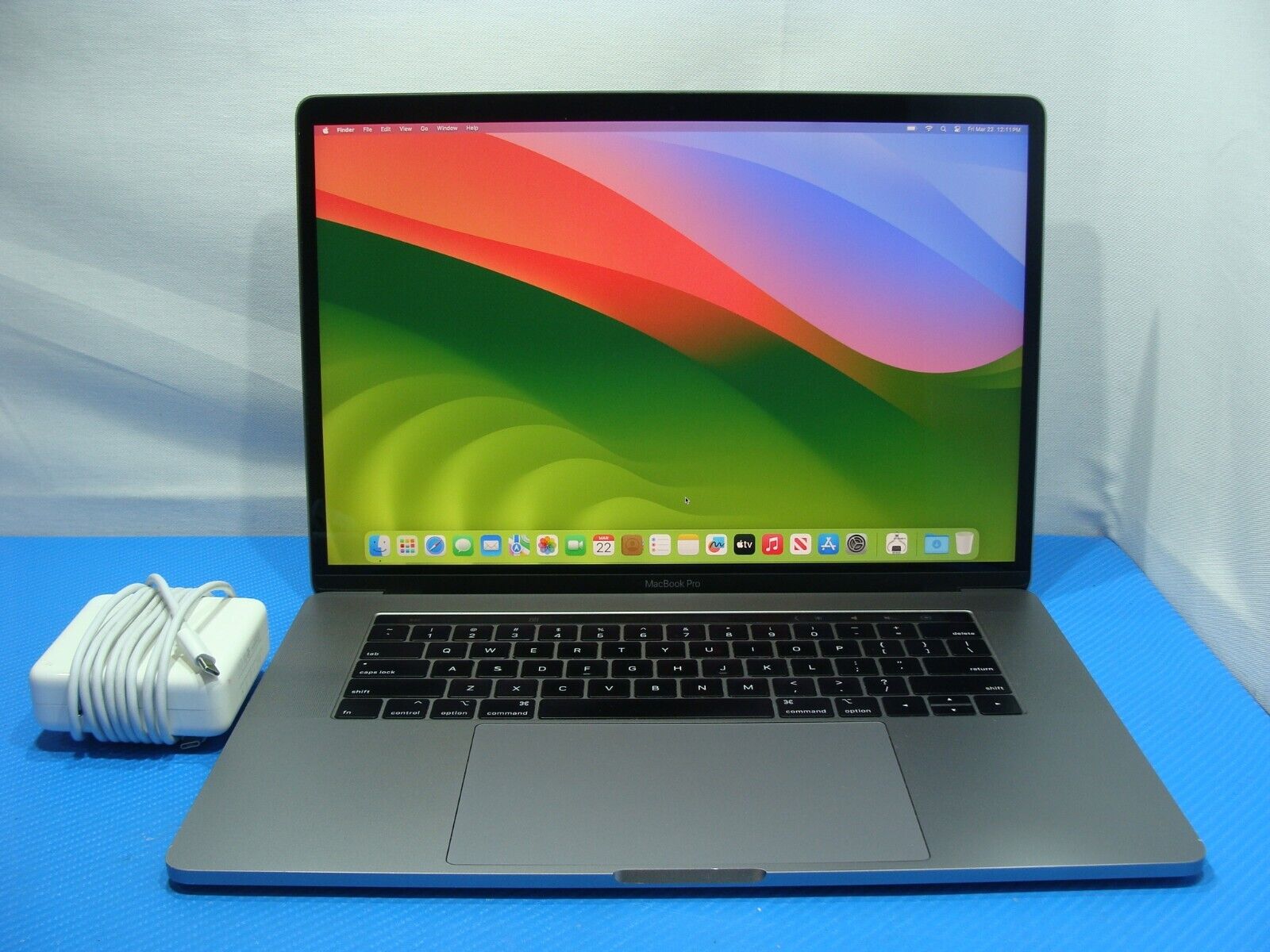 Apple MacBook Pro A1990 (2019) 15