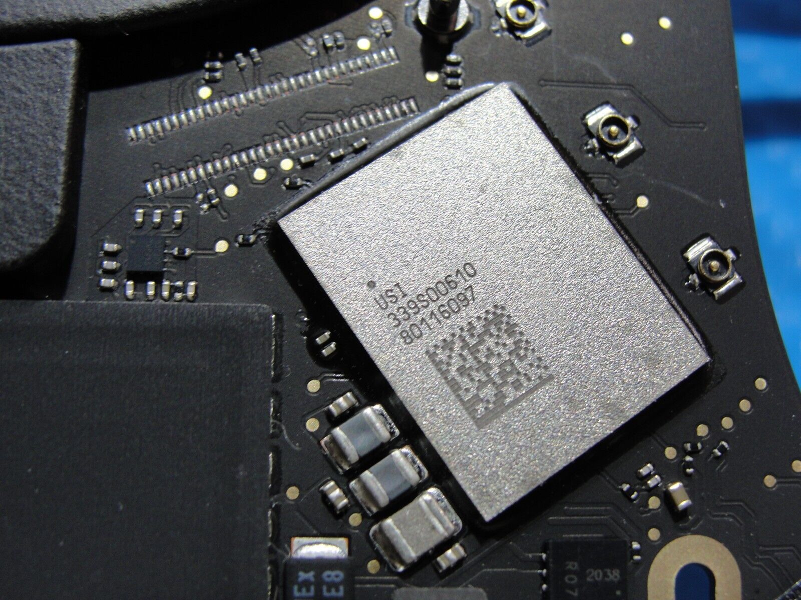 MacBook Pro A2251 13