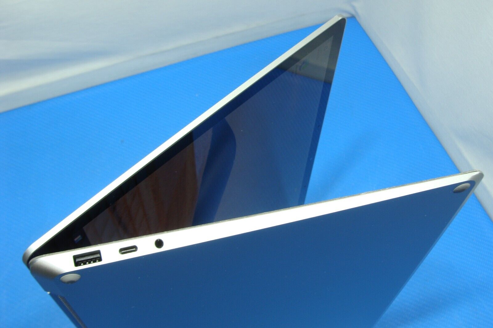 Microsoft Surface Laptop 4 1958 13.5