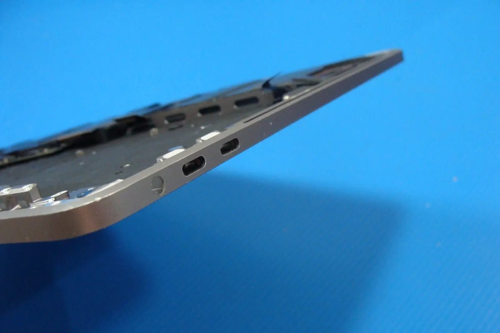 MacBook Pro A1989 13