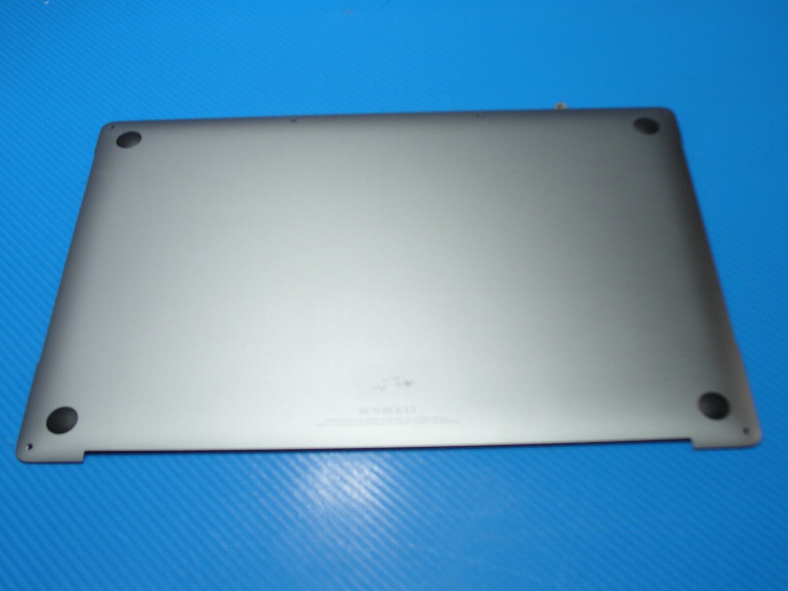 MacBook Pro A1990 15