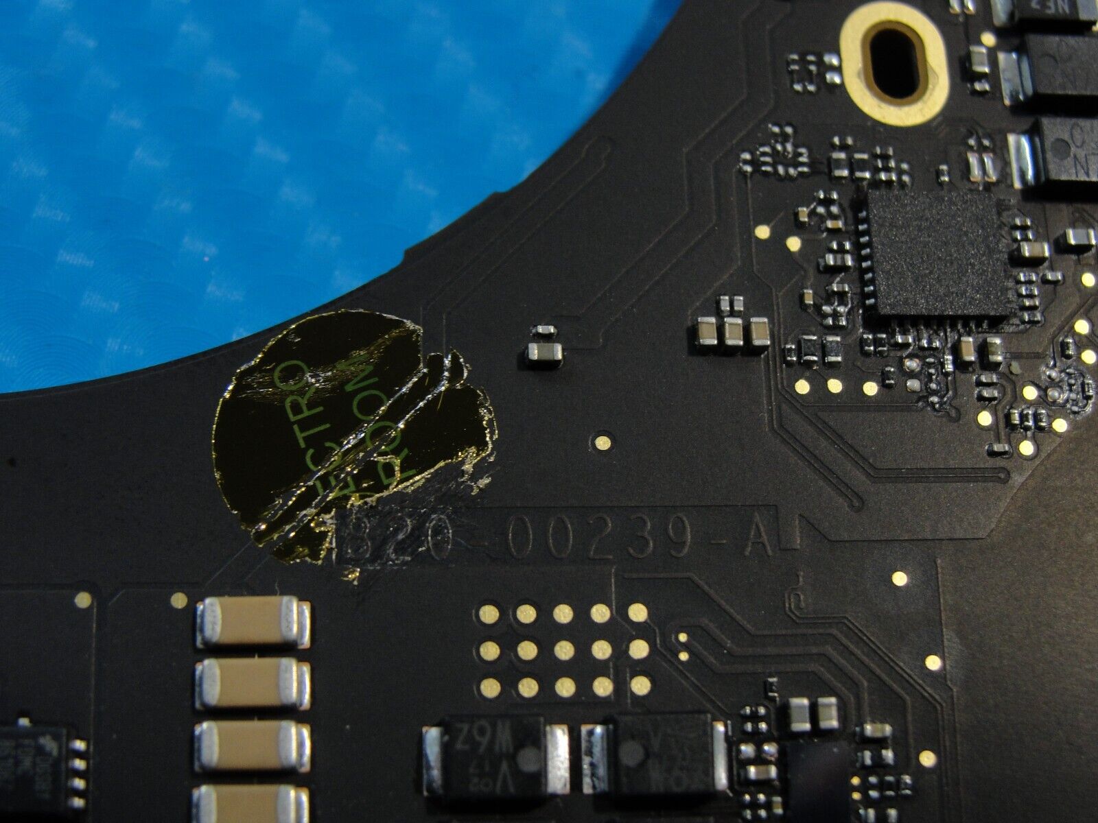 MacBook Pro A1706 13