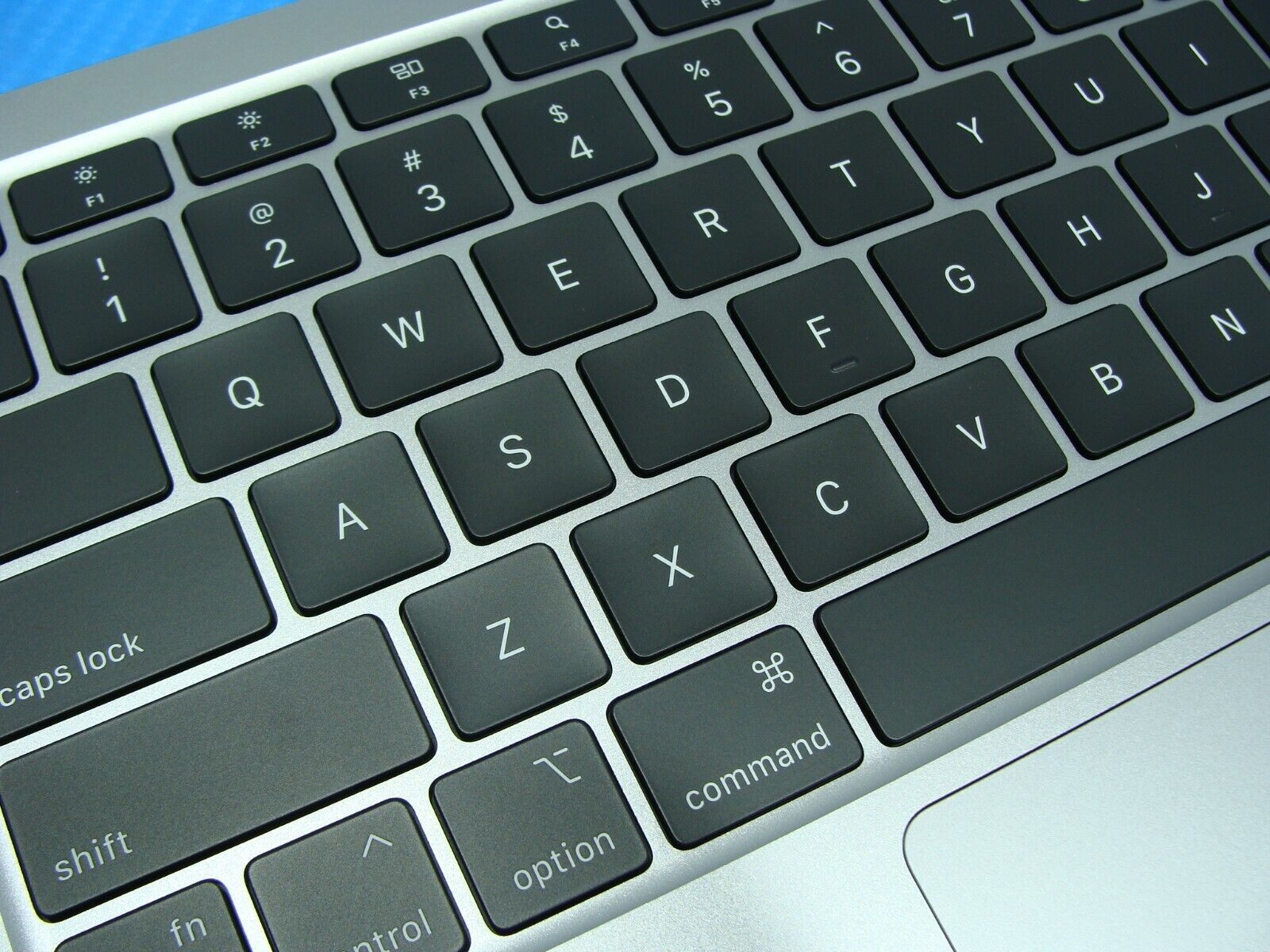 MacBook Air A2337 13