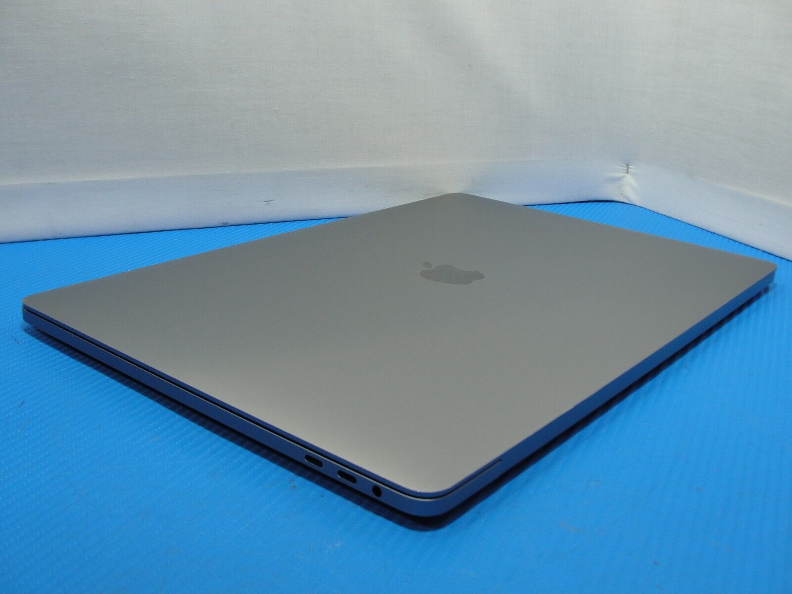 Apple MacBook Pro 16 A2141 2019 Core i7-9 16GB 512GB Radeon Pro 5300M +AC great!