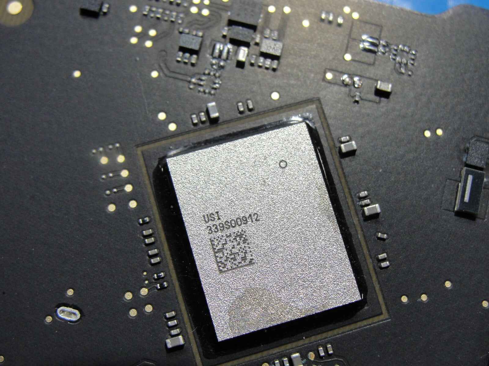 MacBook Pro A2442 14