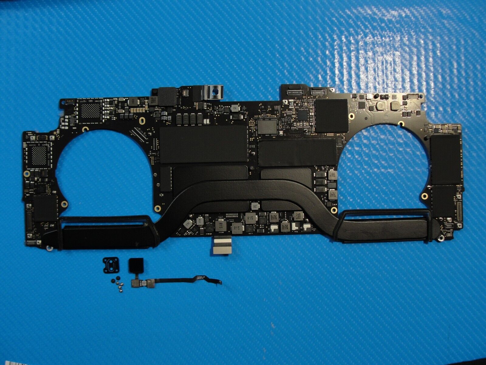 MacBook Pro A1990 15