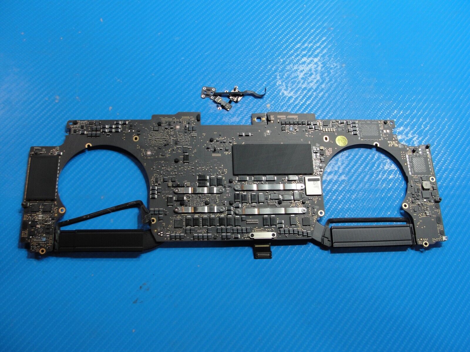 MacBook Pro A1990 15