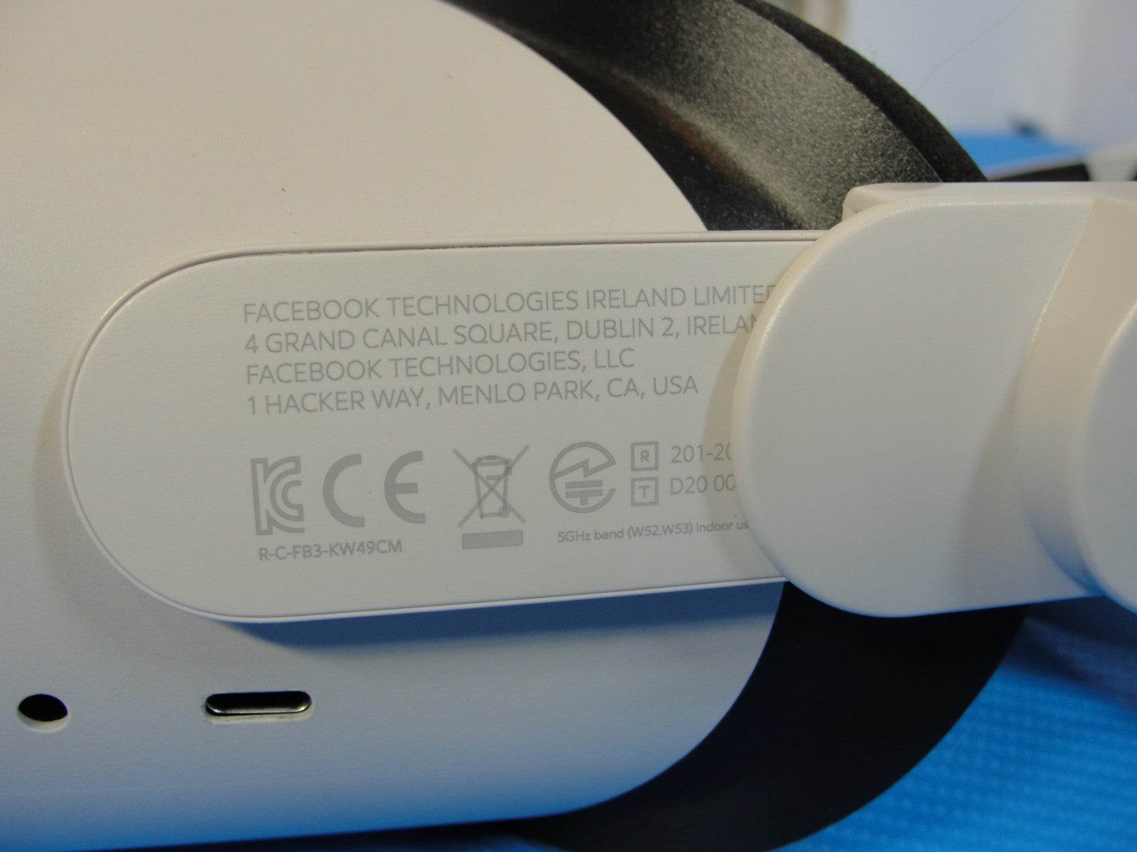 Oculus Quest 2 128GB All-in-one VR White Headset ONLY No Controllers /READ - Tested Computer Laptop Parts