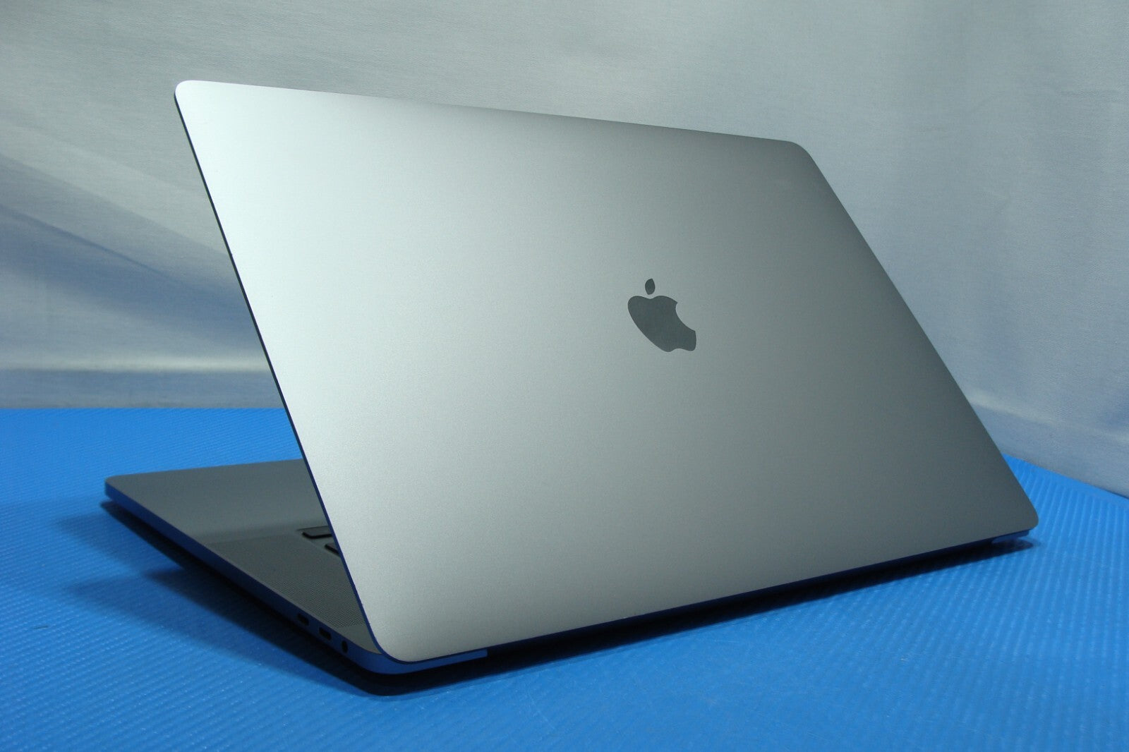 Apple MacBook Pro A2141 16