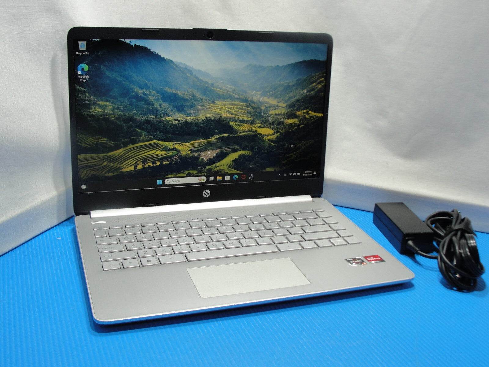 HP 14-FQ1025NR 14”FHD AMD Ryzen 5-5500U 2.1GHz 8GB 256GB SSD + Charger - Tested Computer Laptop Parts