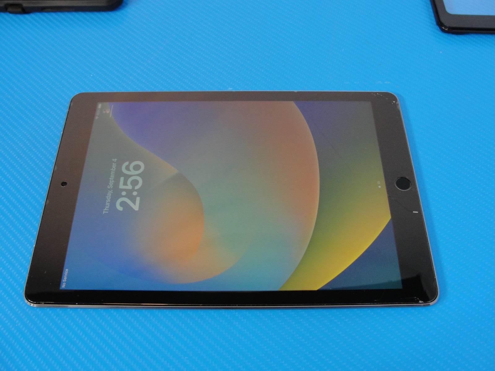 Apple iPad Pro 1st Gen 9.7in 128GB Wi Fi + 4G Space Gray Verizon +Bundle /READ - Tested Computer Laptop Parts