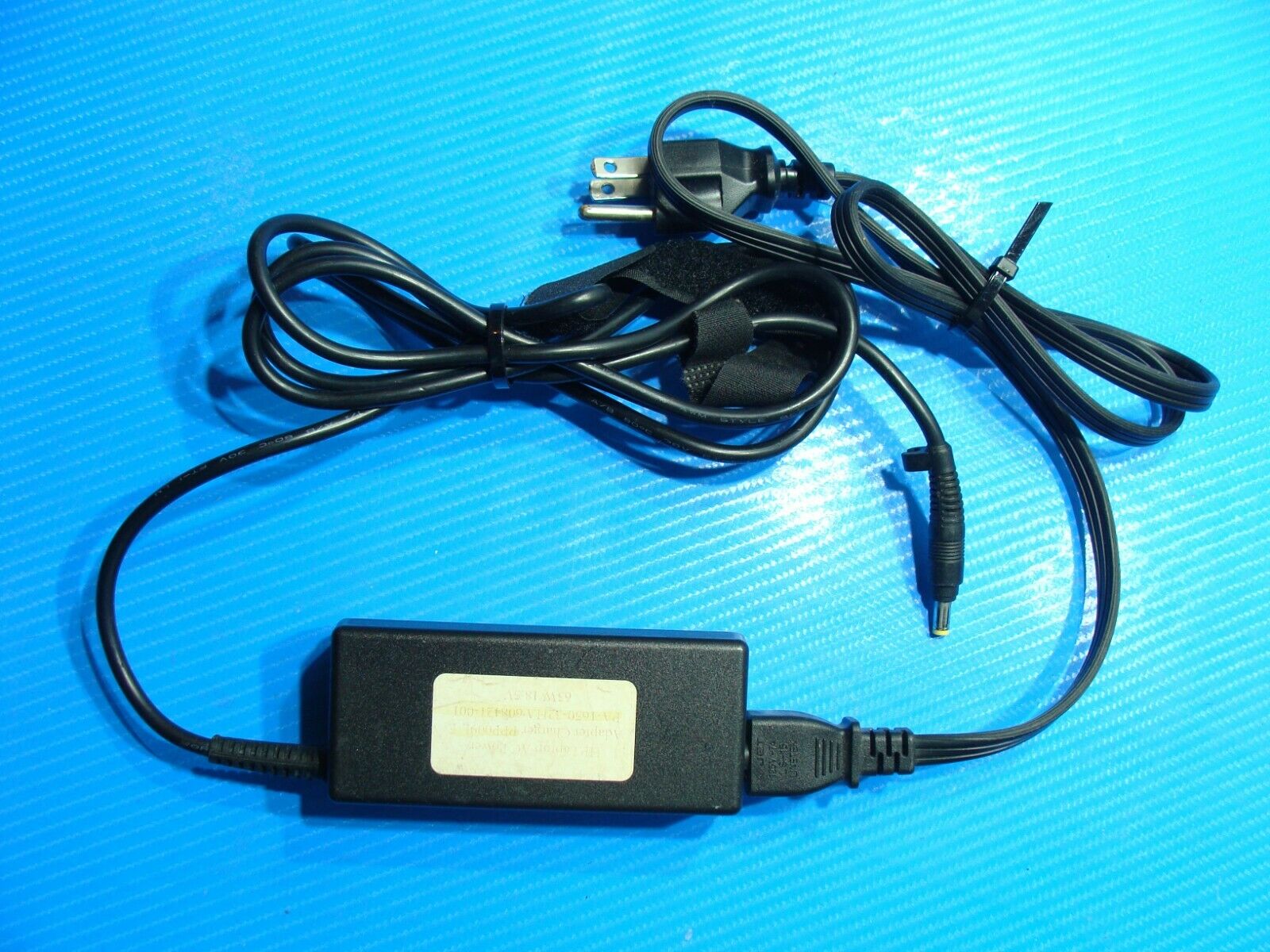 Genuine HP AC  Power Adapter Charger 65 W Yellow Tip P/N 608421-001 18.5v 3.5a 