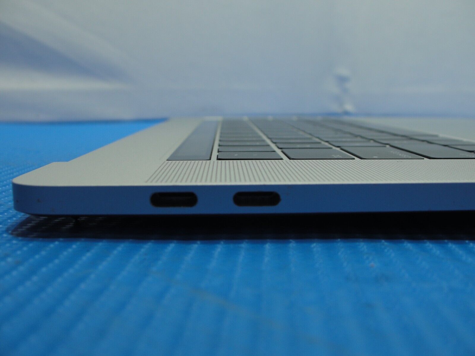 MacBook Pro A1990 Mid 2018 MR962LL/A 15