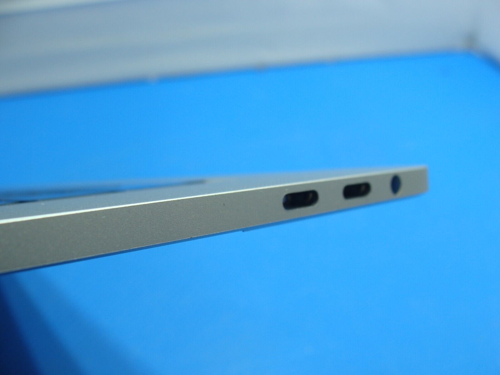 MacBook Pro A1990 2018 MR932LL/A 15