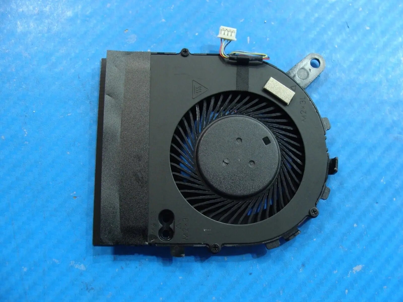 Dell Inspiron 14 7472 14 CPU Cooling Fan DC28000KCR0 MRCWN