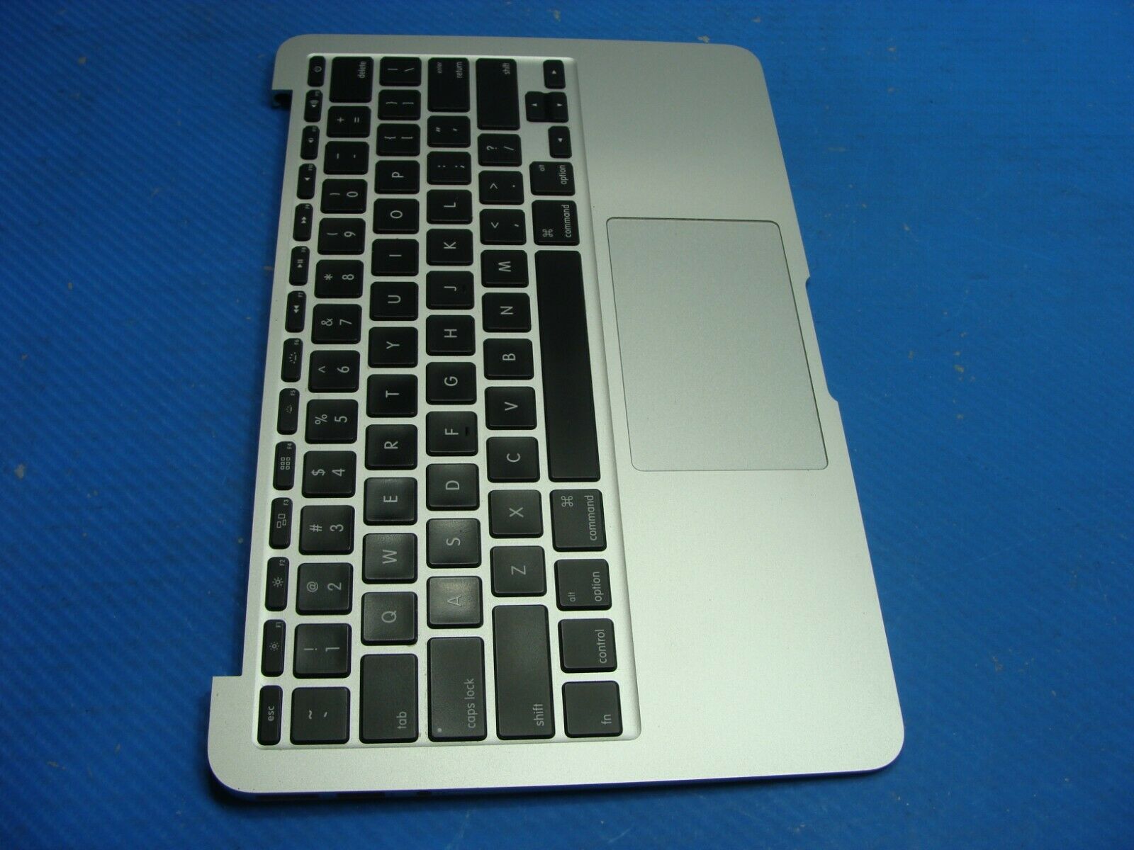 MacBook Air A1465 MJVM2LL/A Early 2015 11