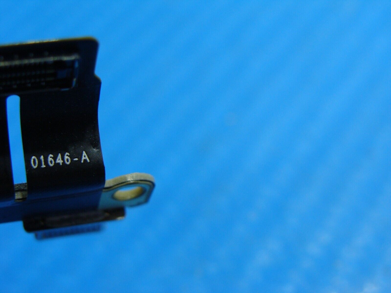 MacBook Pro A1990 15