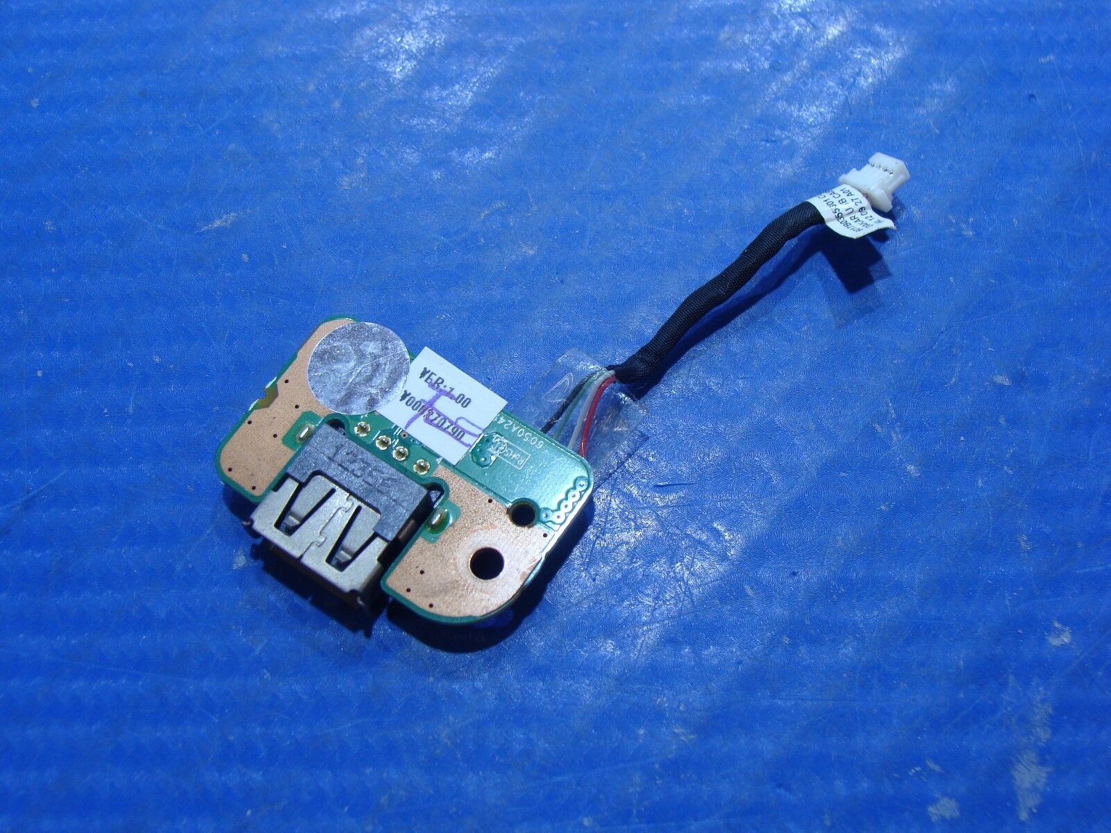 Toshiba Satellite C855D-S5303 15.6" Genuine USB Port Board with Cable V000270790 Apple