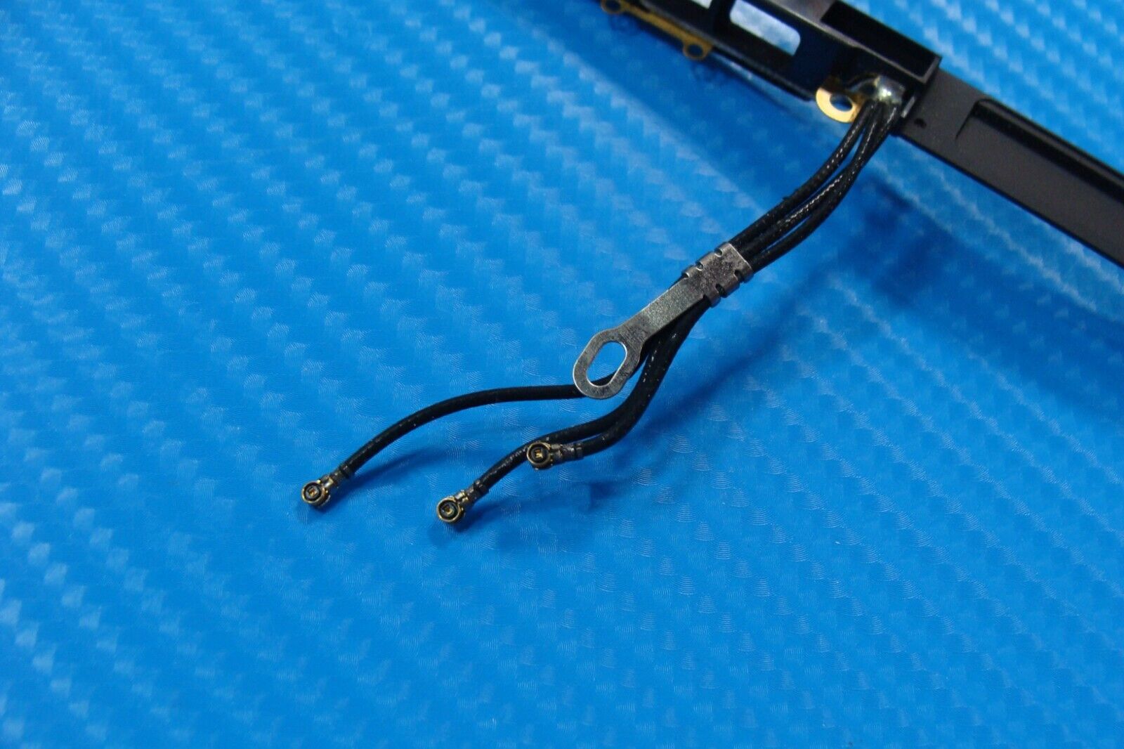 Macbook Pro A2141 16 Late 2019 MVVJ2LL/A Rear Vent & Antenna Module