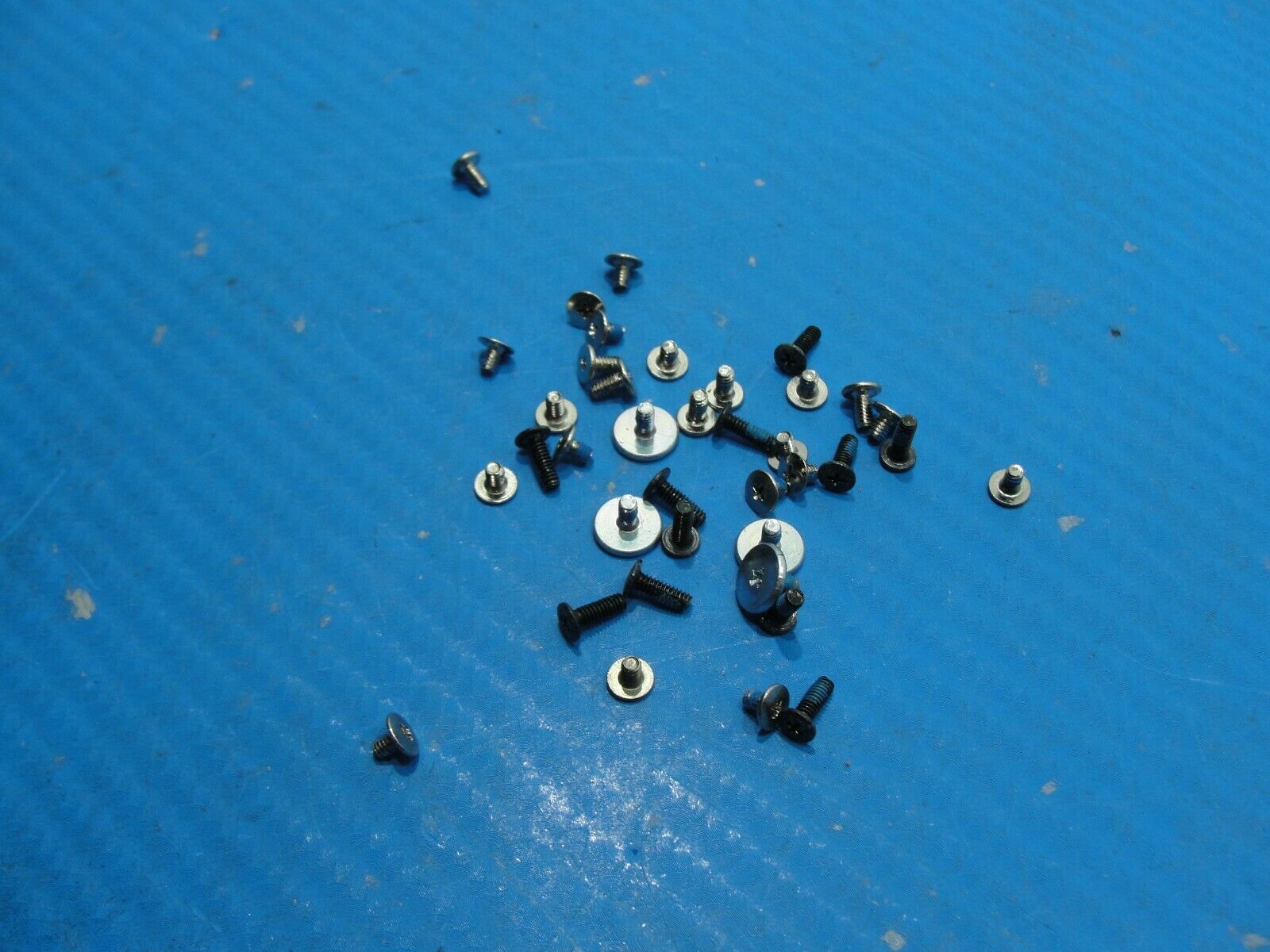 Samsung ATIV Book 8 NP880Z5E-X01UB 15.6