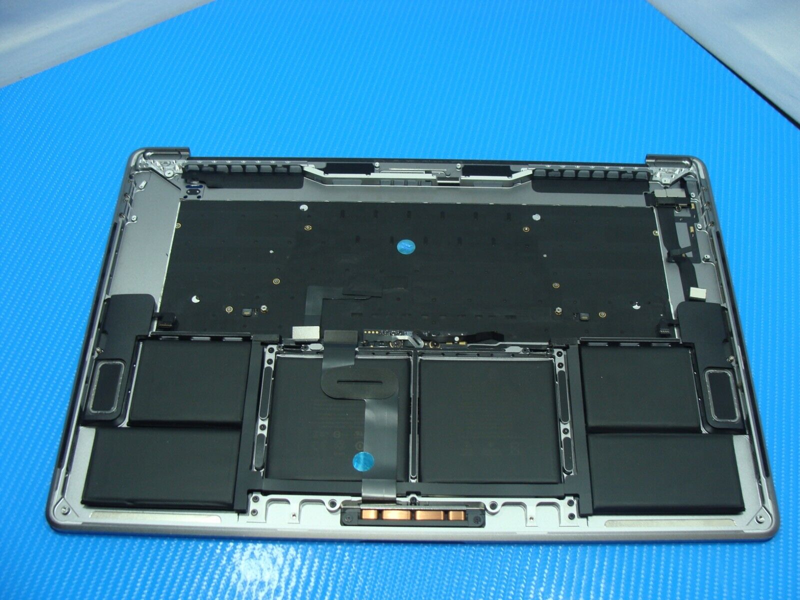 MacBook Pro A1990 15